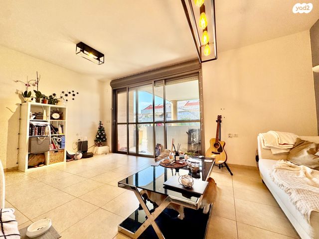 דירה, הלוטוס 12, קרית הפרחים - 2005, רעננה