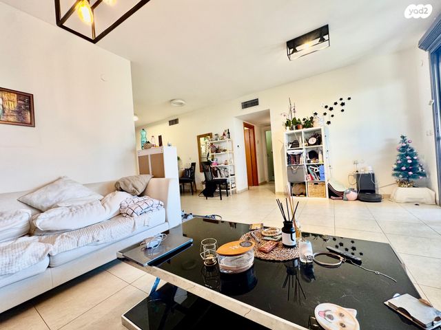 דירה, הלוטוס 12, קרית הפרחים - 2005, רעננה