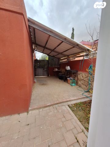 דו משפחתי, הערבה, נעורים, ערד