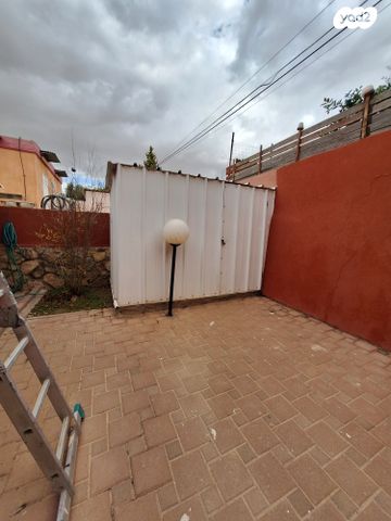 דו משפחתי, הערבה, נעורים, ערד