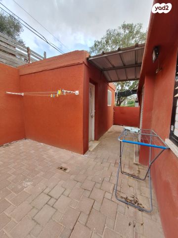 דו משפחתי, הערבה, נעורים, ערד