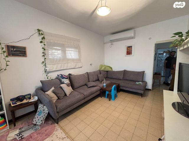 דירה, בת עין, תל אביב יפו