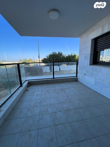 דירה, הכלנית, 2004, רעננה