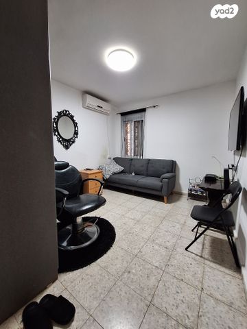 דו משפחתי, הערבה, נעורים, ערד