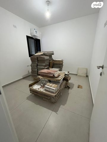 דירה, הכלנית, 2004, רעננה