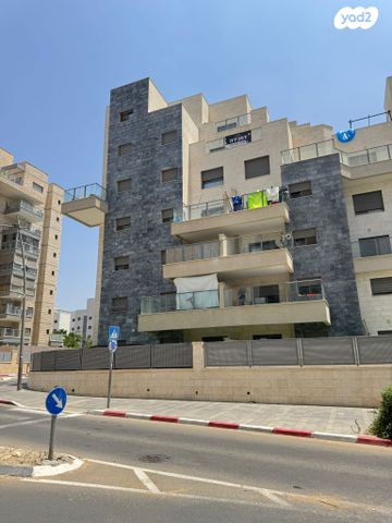 גג/ פנטהאוז, נתיבות מערב, נתיבות