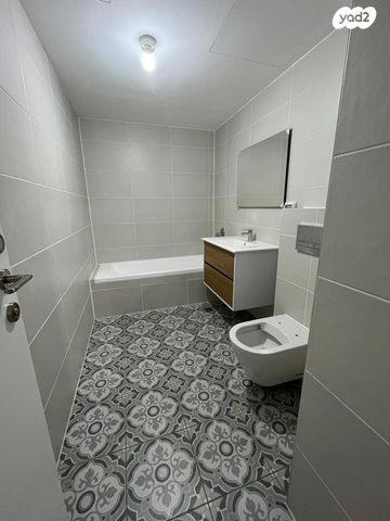 דירה, הכלנית, 2004, רעננה