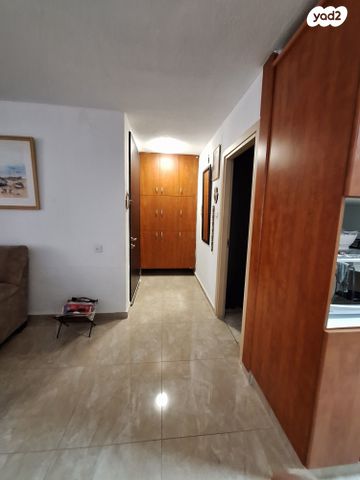 דו משפחתי, הערבה, נעורים, ערד