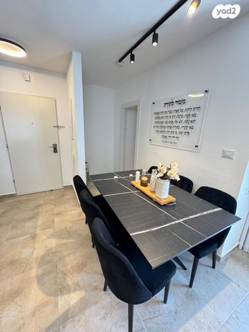 גג/ פנטהאוז, נתיבות מערב, נתיבות