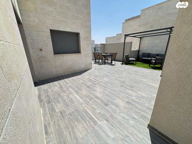 גג/ פנטהאוז, נתיבות מערב, נתיבות