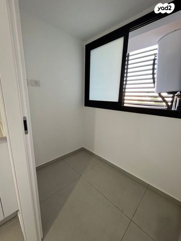 דירה, הכלנית, 2004, רעננה