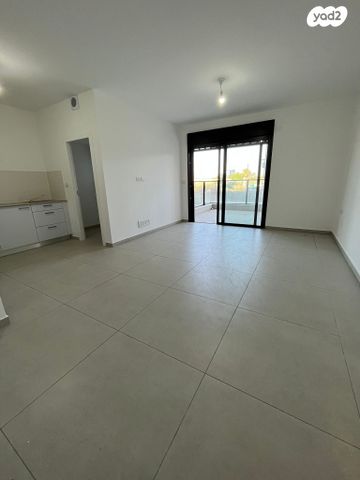 דירה, הכלנית, 2004, רעננה