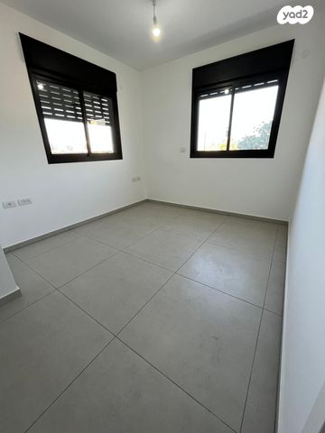 דירה, הכלנית, 2004, רעננה