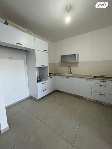 דירה, הכלנית, 2004, רעננה