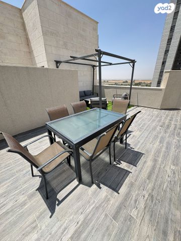 גג/ פנטהאוז, נתיבות מערב, נתיבות