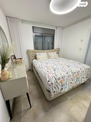 גג/ פנטהאוז, נתיבות מערב, נתיבות