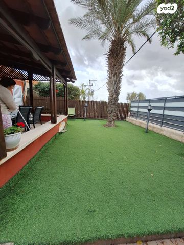 דו משפחתי, הערבה, נעורים, ערד