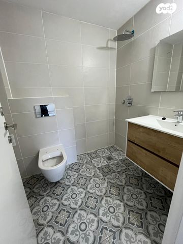 דירה, הכלנית, 2004, רעננה