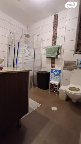 דו משפחתי, הערבה, נעורים, ערד