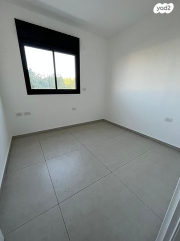 דירה, הכלנית, 2004, רעננה