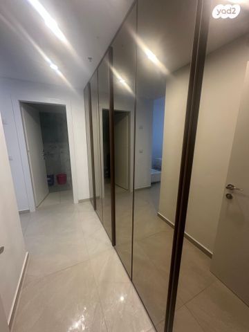 דירה, הרצליה