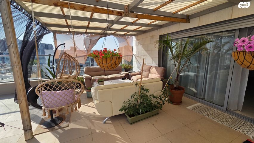 גג/ פנטהאוז, טירת כרמל