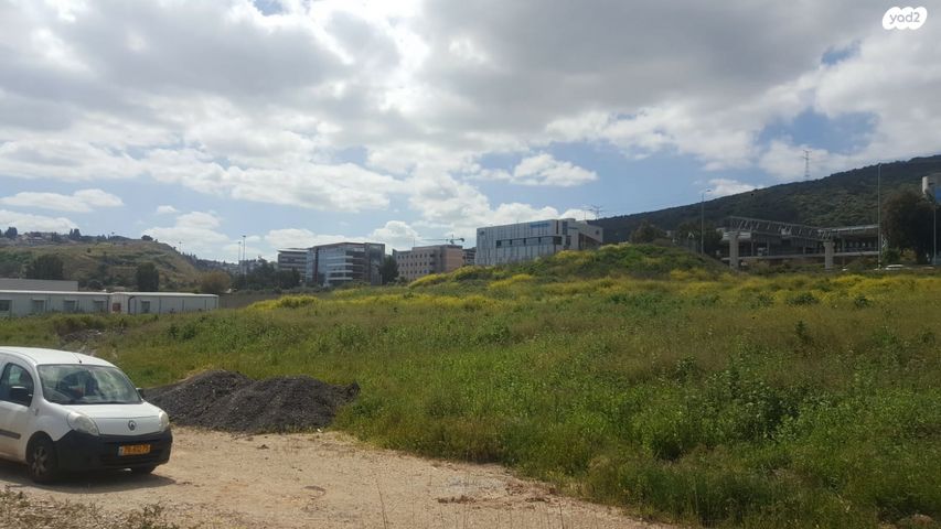 מגרשים, דרך העמק, יקנעם, יקנעם