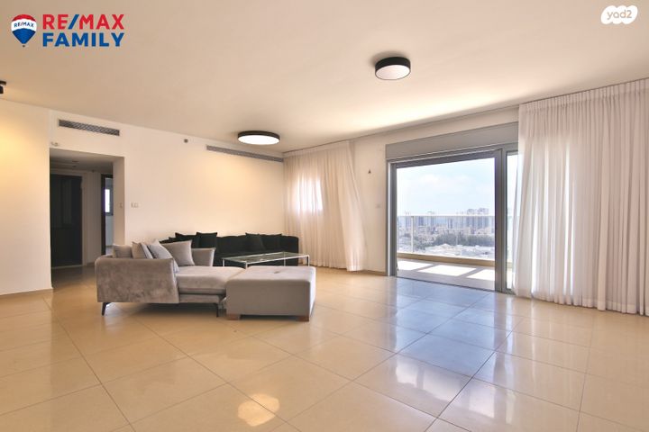 גג/ פנטהאוז, הפטל 19, הפרפר, קרית ביאליק