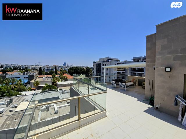 גג/ פנטהאוז, הגדוד העברי, רעננה