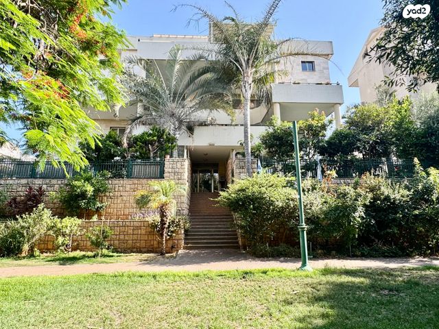 דירה, הלוטוס 12, קרית הפרחים - 2005, רעננה