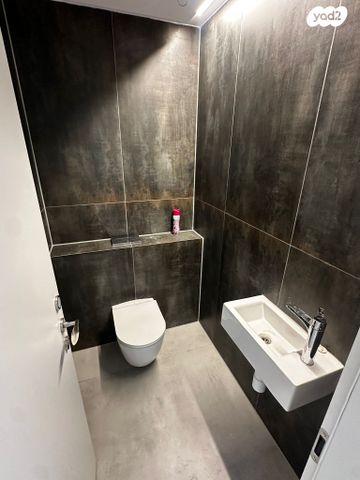 גג/ פנטהאוז, קרל פופר, קרית המדע, נתניה