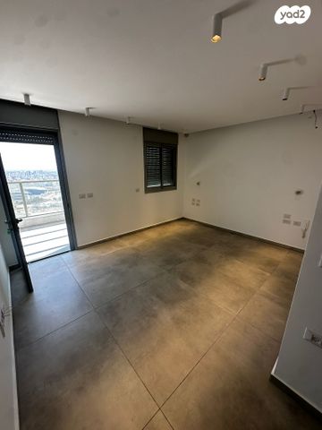 גג/ פנטהאוז, קרל פופר, קרית המדע, נתניה