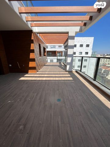 גג/ פנטהאוז, הכלנית, 2004, רעננה