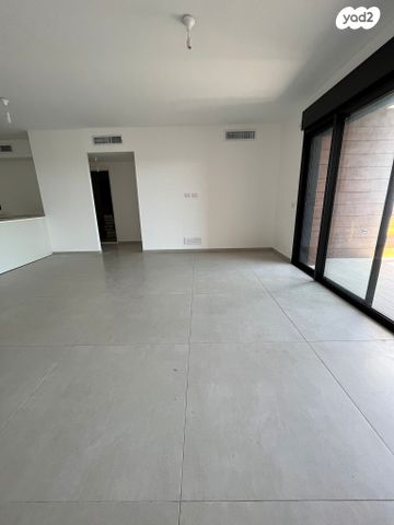 גג/ פנטהאוז, הכלנית, 2004, רעננה