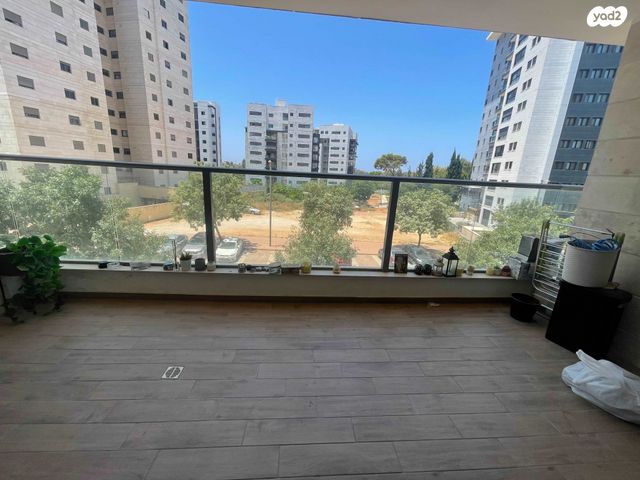 אוריאל אופק 