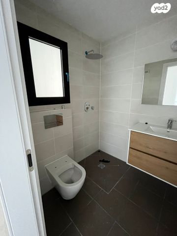 גג/ פנטהאוז, הכלנית, 2004, רעננה