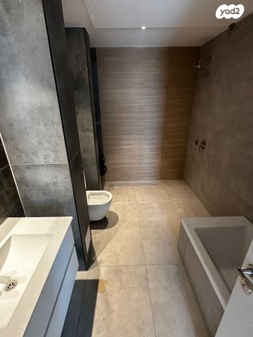 גג/ פנטהאוז, קרל פופר, קרית המדע, נתניה