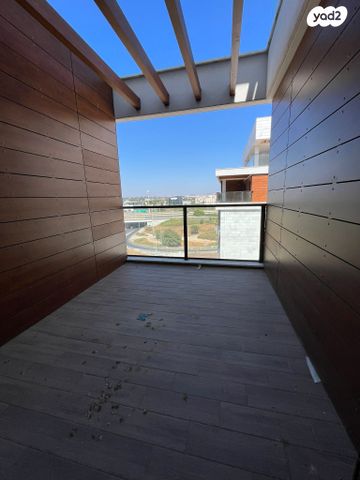 גג/ פנטהאוז, הכלנית, 2004, רעננה