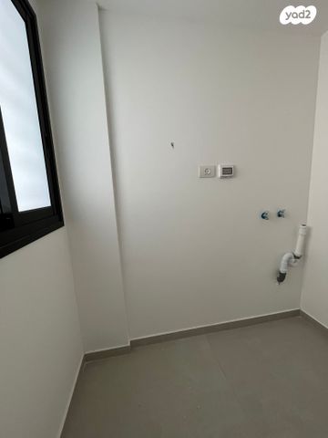 גג/ פנטהאוז, הכלנית, 2004, רעננה