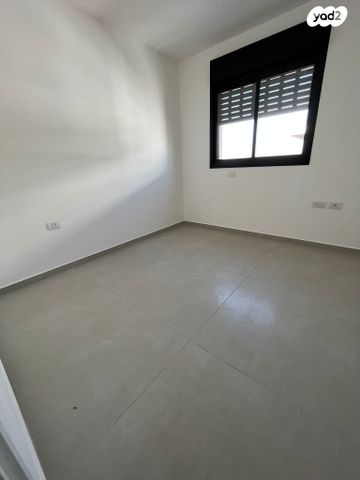 גג/ פנטהאוז, הכלנית, 2004, רעננה