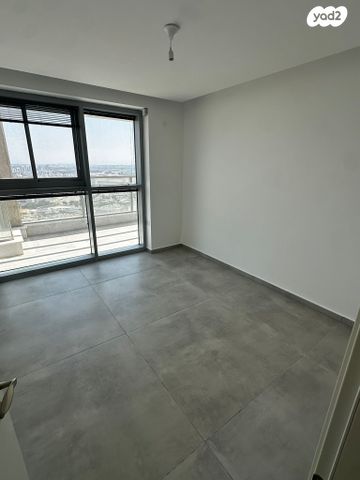 גג/ פנטהאוז, קרל פופר, קרית המדע, נתניה