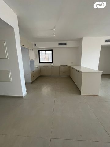 גג/ פנטהאוז, הכלנית, 2004, רעננה