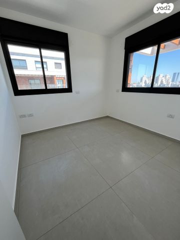 גג/ פנטהאוז, הכלנית, 2004, רעננה