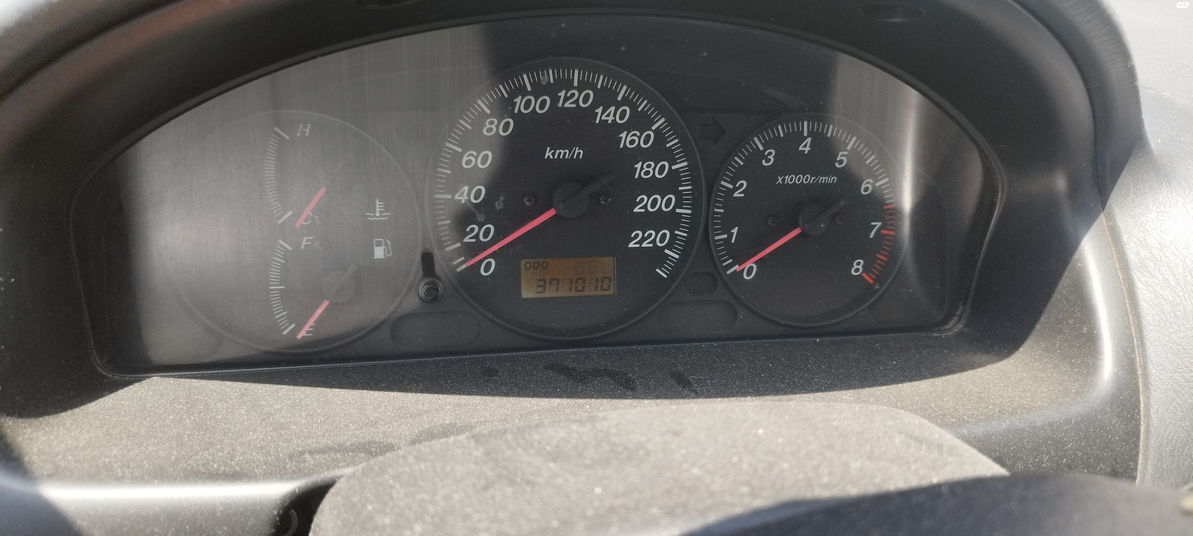 מודעת רכב מאזדה 323