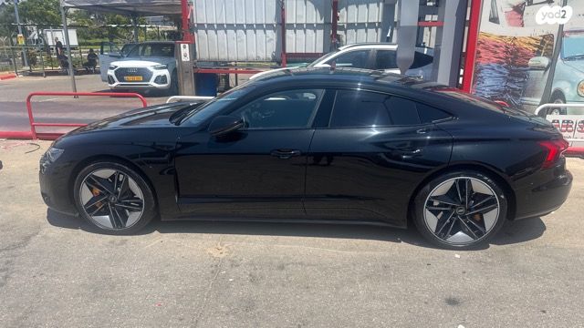 מודעת רכב אאודי E-tron GT