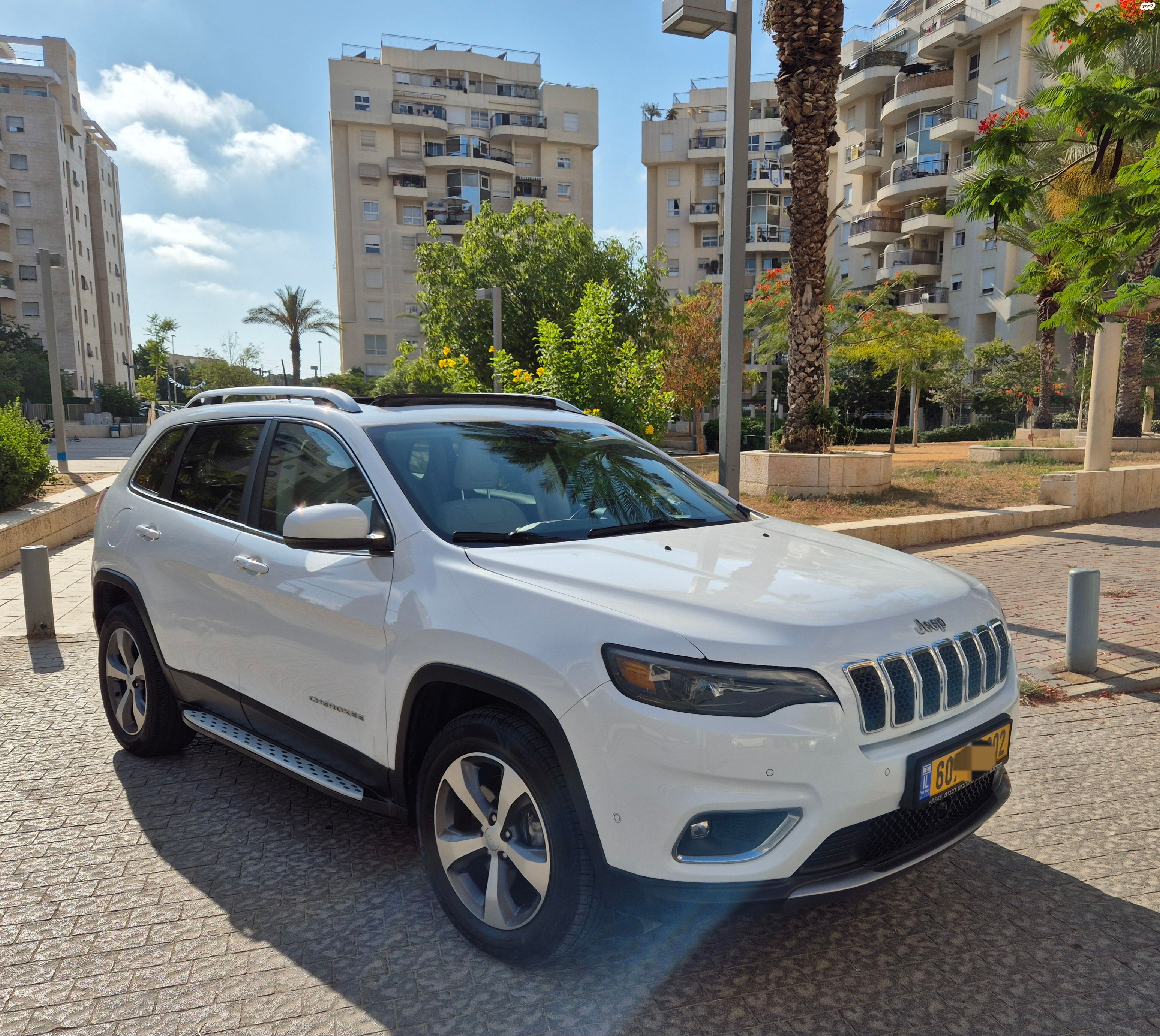 מודעת רכב ג'יפ צ'ירוקי