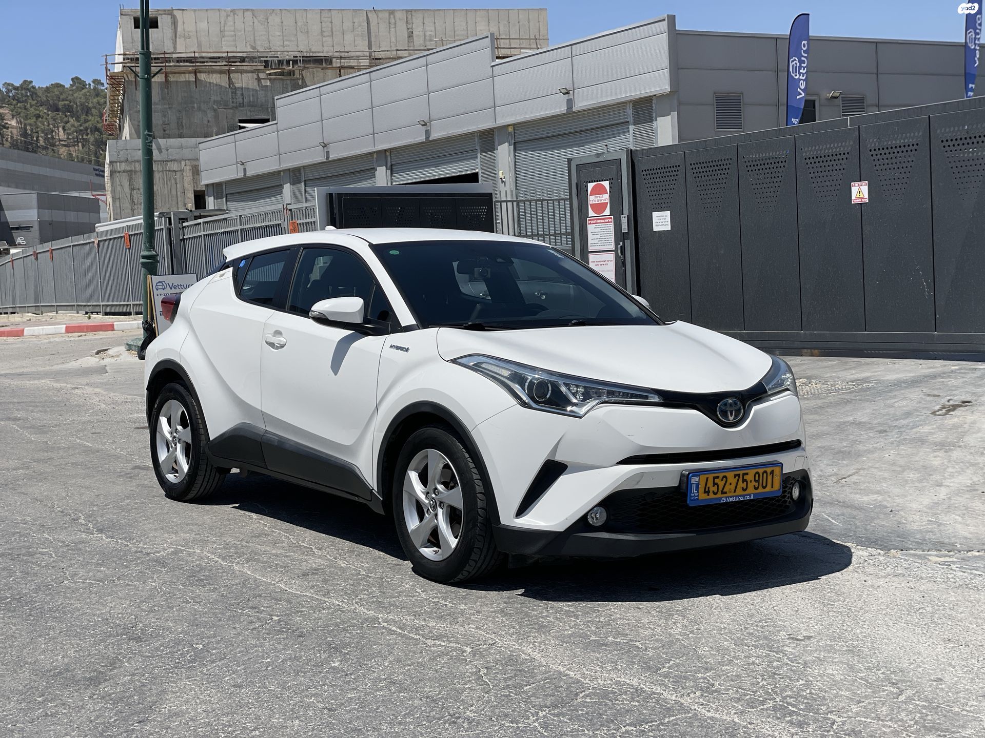 מודעת רכב טויוטה C-HR