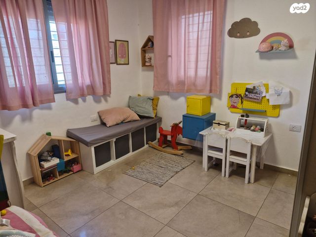 סנונית 4