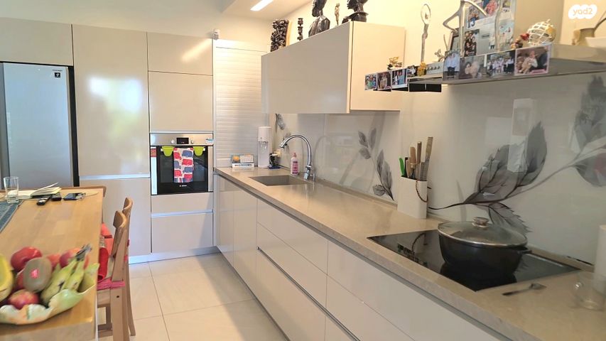 דו משפחתי, אבן יהודה