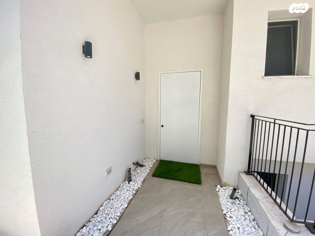 דירת גן, דרך הרעות, פרדסיה, פרדסיה